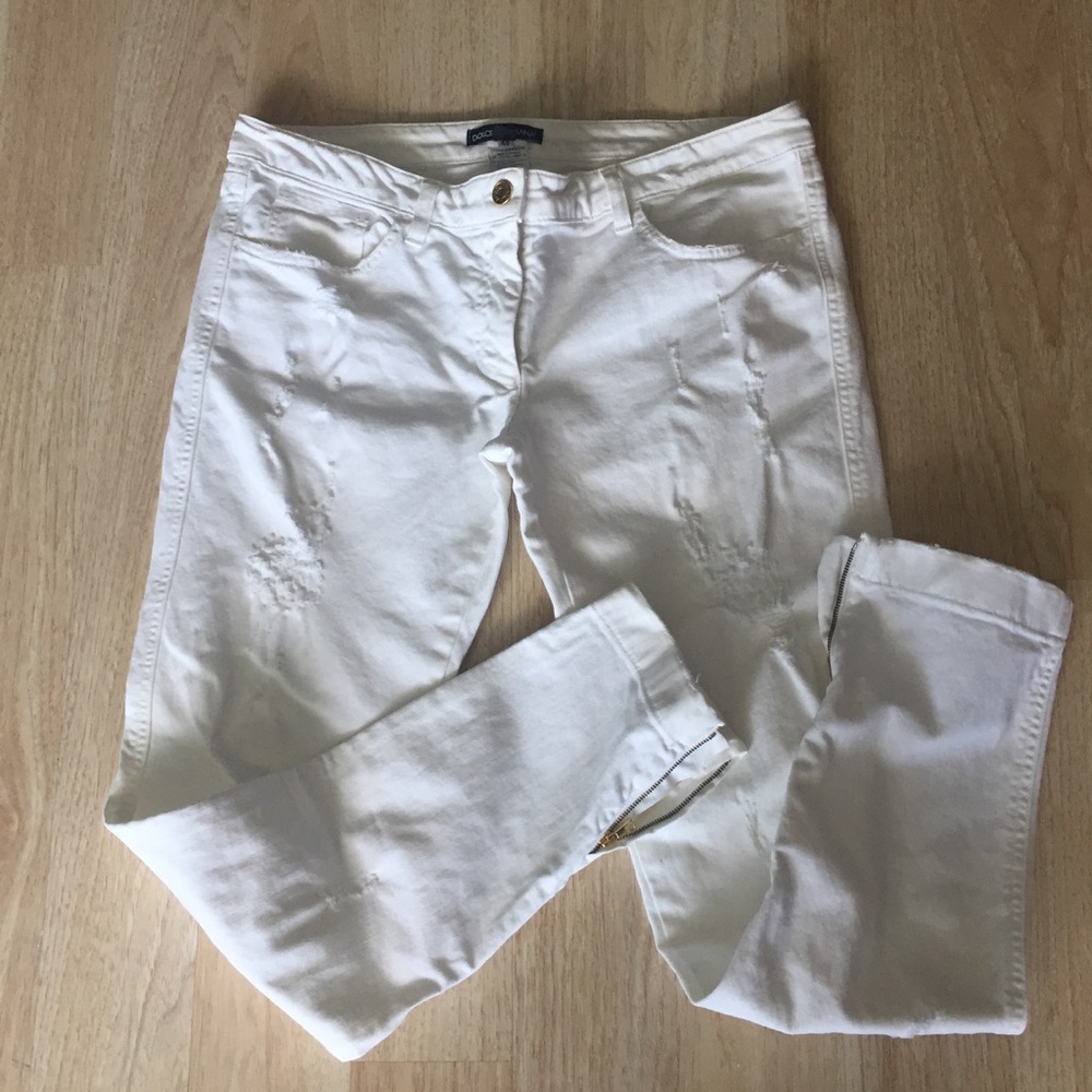 Dolce Gabbana Women’s White Jeans . Stylish !